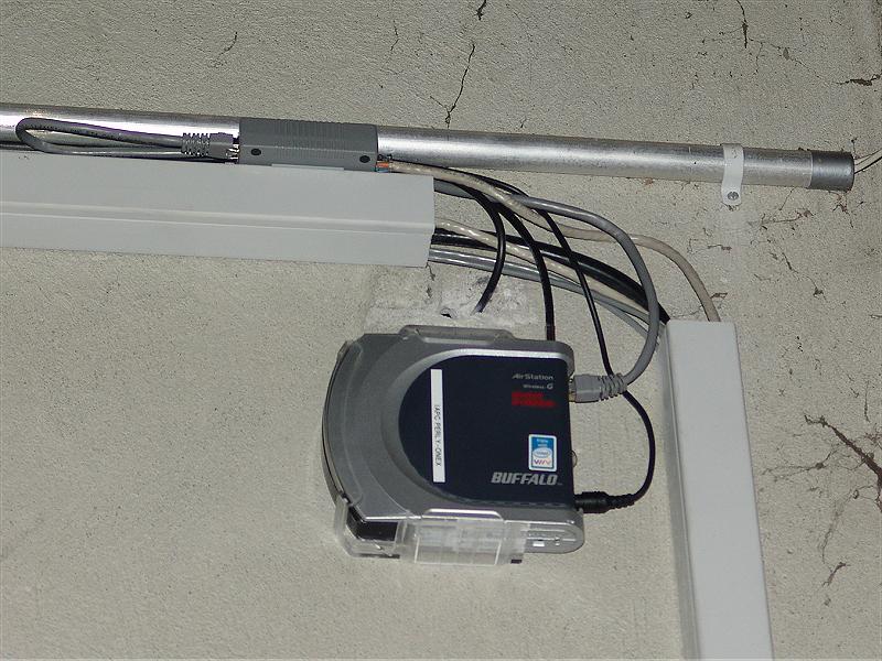 ...et posé l'access point juste derrière le mur.
