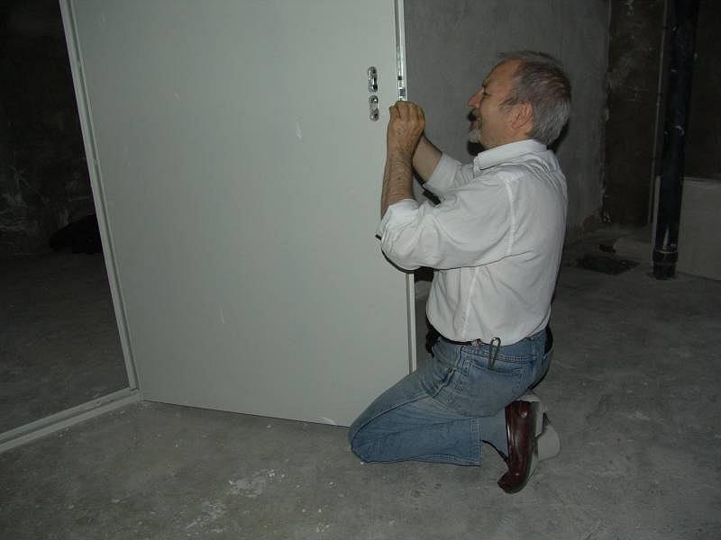 15.07.2004
Pendant ce temps, HB9IBG s'attaque à la serrurerie...
